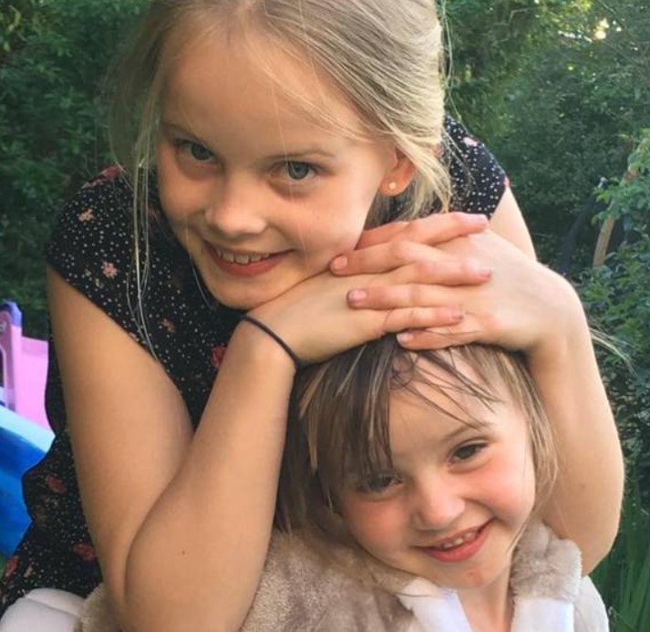 Juliet Glen With Sister